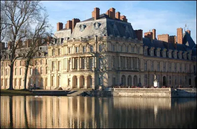 Dans quel château la révocation de l'Édit de Nantes a-t-elle été signée ?