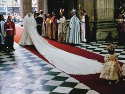 Dans quel lieu sacré de Londres la cérémonie eut-elle lieu ?