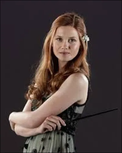 Cette fille on la voit souvent dans l'épisode 2, qui est-ce ?