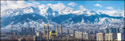 Géographie : Quel pays d'Asie centrale est, avec une superficie de 2 724 900 km2, le plus grand pays enclavé du monde ?