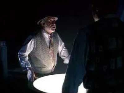 Dans "Un monde d'envahisseurs" quelle erreur font ces satanés Kromaggs dans la discussion entre Rembrandt et le "faux père" du charmeur ?