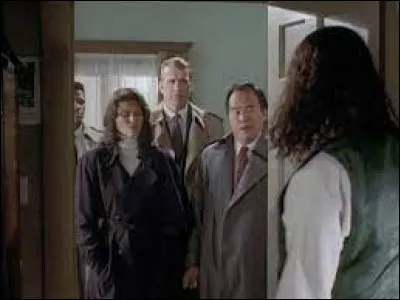 Juste avant que nos Sliders glissent dans le monde hippie, de quel sport voit-on Conrad Bennish Jr suivre un championnat à la télé, avant de se faire alpaguer par le FBI ?