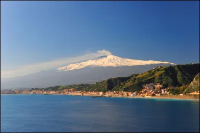 Où l'Etna est-il situé ?
