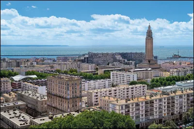 À quel architecte doit-on la reconstruction de la ville la plus détruite de France, Le Havre ?