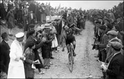 Au début de son existence le Tour de France ne changeait pas d'itinéraire tous les ans. Entre 1919 et 1924 la cinquième étape fut la plus longue de toute son histoire. Elle faisait...