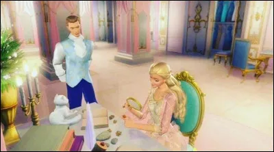 Laquelle de ces répliques tirées du film ''Barbie dans cur de princesse'' est correcte ? Il s'agit d'une réplique tirée de l'extrait ci-dessus, au moment où un personnage prévient Barbie de l'arrivée du roi Dominique.