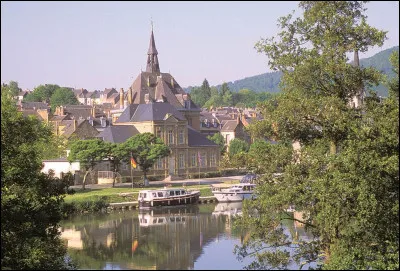 Où se situe la commune de Haybes ?
