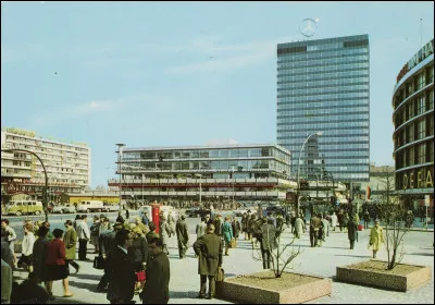 Laquelle de ces capitales est la plus peuplée ?