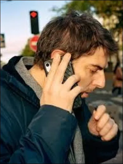 Quel est cet acteur qui interprète souvent des rôles de policier ?