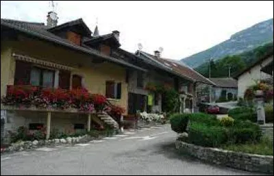 Je vous emmène en Auvergne-Rhône-Alpes, à Serrières-en-Chautagne. Commune de l'arrondissement de Chambéry, traversée par le Rhône et non loin du lac du Bourget, elle se situe dans le département ...