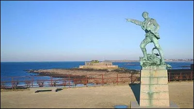 Quelle est la réponse à la question : " deus pelec'h eo ar c'hourser Robert Surcouf ?"