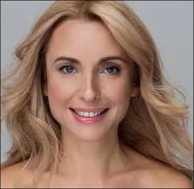 De qui est cette sentence : "elle flotte, elle hésite, en un mot elle est femme" ?