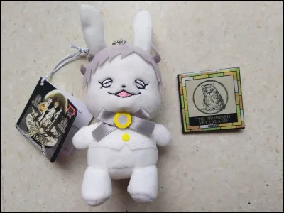 En parlant d'elle, comment s'appelle sa peluche ?