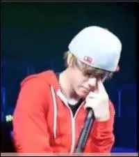 Pourquoi a-t'il pleur  un de ses concerts ?