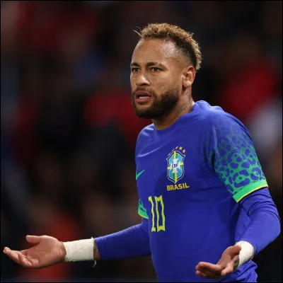 Il a quel âge en mars 2023 ?