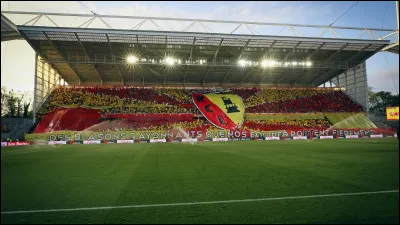 Un seul club dans sa carrière, malgré un intérêt certain de Liverpool. Une légende lensoise.