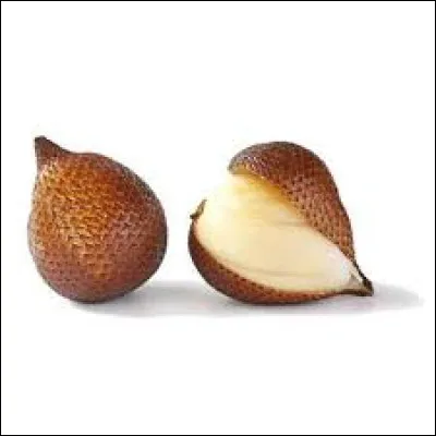 Voici un autre fruit. Il est surnommé le "fruit du serpent". Il a un très bon goût qui est entre douceur et acidité qui rappelle un peu le goût de l'ananas. Il existe des bonbons qui possède le goût de ce fruit.