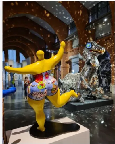 1930-2002- "Quoi que je fasse dans l'avenir, je voulais que ce soit difficile, excitant, grandiose" disait Niki de Saint-Phalle réputée pour ses "Nanas" et ses "Tirs" créés dans les années 1960. Quel était son but en ne façonnant que des uvres monumentales aux couleurs ultra lumineuses mais toujours très poétiques ?