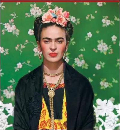 1907-1954 - Frida Kahlo a marqué l'histoire de l'art par des créations surprenantes et des autoportraits empreints de son quotidien. Sa peinture, véritable exutoire, lui fait oublier son handicap. Quels sont les signes les plus distincts qui ont fait la signature de cette artiste mexicaine mondialement reconnue ?