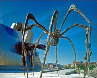 1911-2010- Louise Bourgeois a fréquenté de nombreuses écoles parisiennes dans les années 1930 avant de s'expatrier vers les États-Unis. Peintre et sculptrice elle s'affirme avec des uvres monumentales en exposant à New York . Qui lui remet le 21 septembre 2008 à New-York les insignes de chevalier de la Légion d'honneur ?