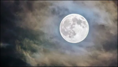 Qu'est-ce que la Lune ?