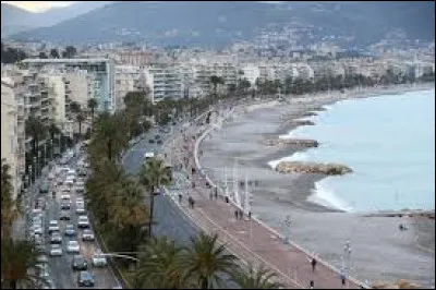 Quelle ville est connue pour sa promenade des Anglais ?