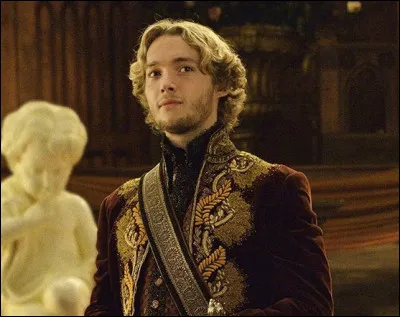 Quel rôle interprète Toby Regbo sur cette photo ?