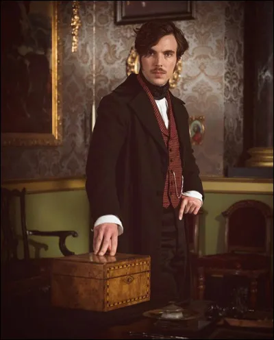 Quel rôle interprète Tom Hughes sur cette photo ?