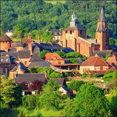 Quel village de Nouvelle-Aquitaine, surnommé la "cité aux vingt-cinq tours", fait partie de lassociation des plus beaux villages de France, fondée par son ancien maire Charles Ceyrac ?