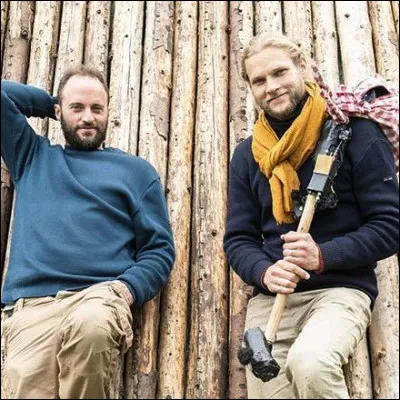 Quelle émission de France 5 suit Nans et Mouts dans des expériences itinérantes ?