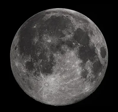 La Lune est en rotation synchrone avec la Terre, lui montrant donc constamment la même face :