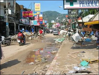 En mai 2008 : le cyclone Nargis provoque des inondations faisant plus de 138 000 morts en Birmanie :