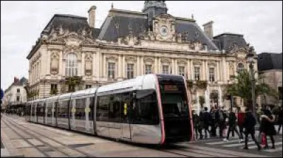 Culture : quel est le surnom de la ville de Tours ?