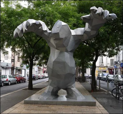 Ville : comment appelle-t-on cette statue tourangelle ?