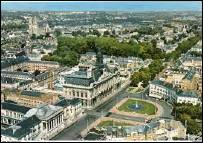 Insolite : laquelle de ces anecdotes concernant la ville de Tours est inexacte ?