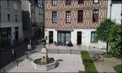 Histoire : lequel de ces célèbres personnages historiques a séjourné à Tours ?