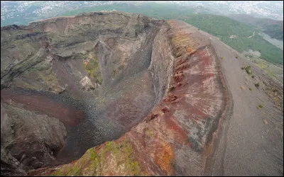 Quelle est l'altitude du Vésuve ?