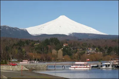 Combien d'éruptions le Villarrica a-t-il eues au XXe siècle ?