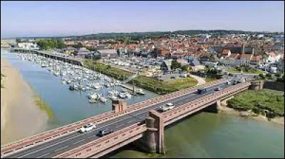 Ville au sud du Boulonnais, sur la Côte d'Opale et sur la rive droite de la Canche, Étaples se situe ...
