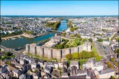 Dans quelle partie de la France est située la ville d'Angers ?
