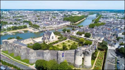 Quels sont les matériaux de construction de sa forteresse ?