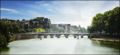 Quelle rivière traverse la ville ?