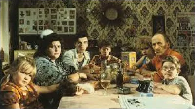 Dans quel film culte fran&ccedil;ais trouve-t-on la famille Groseille ?
