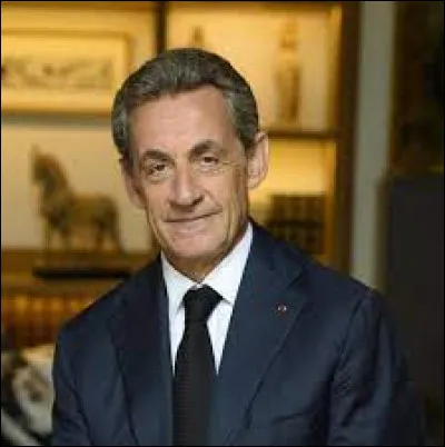 En quelle ann&eacute;e a &eacute;t&eacute; &eacute;lu Nicolas Sarkozy ?