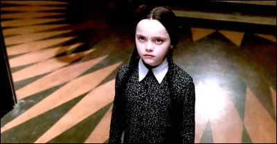 Dans "La Famille Addams" sorti en 1991, qui interprète le rôle de Mercredi ?