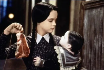 Dans "Les Valeurs de la famille Addams" sorti en 1993, Mercredi a un petit frère. Comment s'appelle-t-il ?