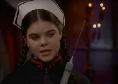 Qui interprète le rôle de Mercredi dans la série "La Nouvelle Famille Addams" sortie en 1998 ?