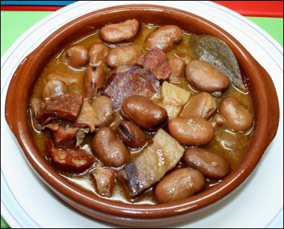 Quelle est cette spécialité du sud-est de l'Espagne, composée de fèves au chorizo et au jambon ?
