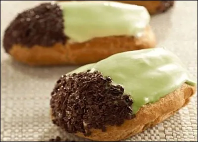 Quel est le nom de ce petit gâteau à base de pâte à choux, garni de crème pâtissière parfumée au kirsch ?