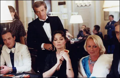 Quel est ce film de Georges Lautner dans lequel Marie Laforêt joue le rôle d'Edmonde, une bourgeoise amoureuse du commissaire Borowitz, incarné par Belmondo ?